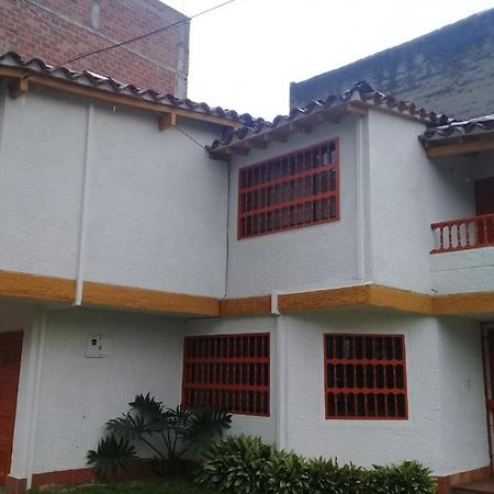 Casa Hotel Palmas Del Estadio 2 메딜린 외부 사진